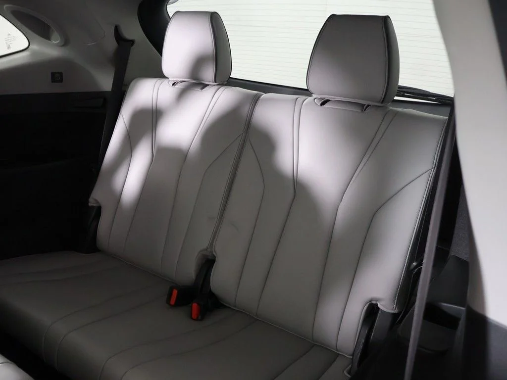 Used 2022 Silver Acura Advance image 36
