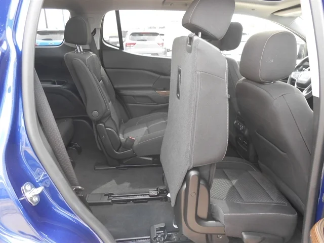 Used 2023 Ultra Blue Metallic GMC  image 12