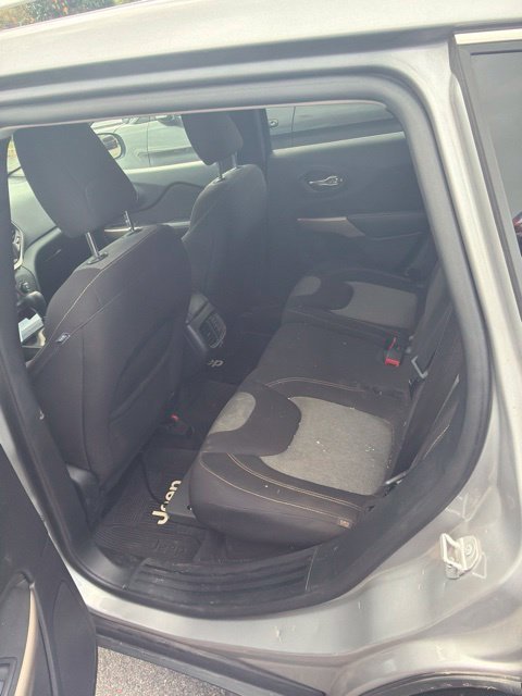 Used 2018 Silver Jeep Latitude image 13