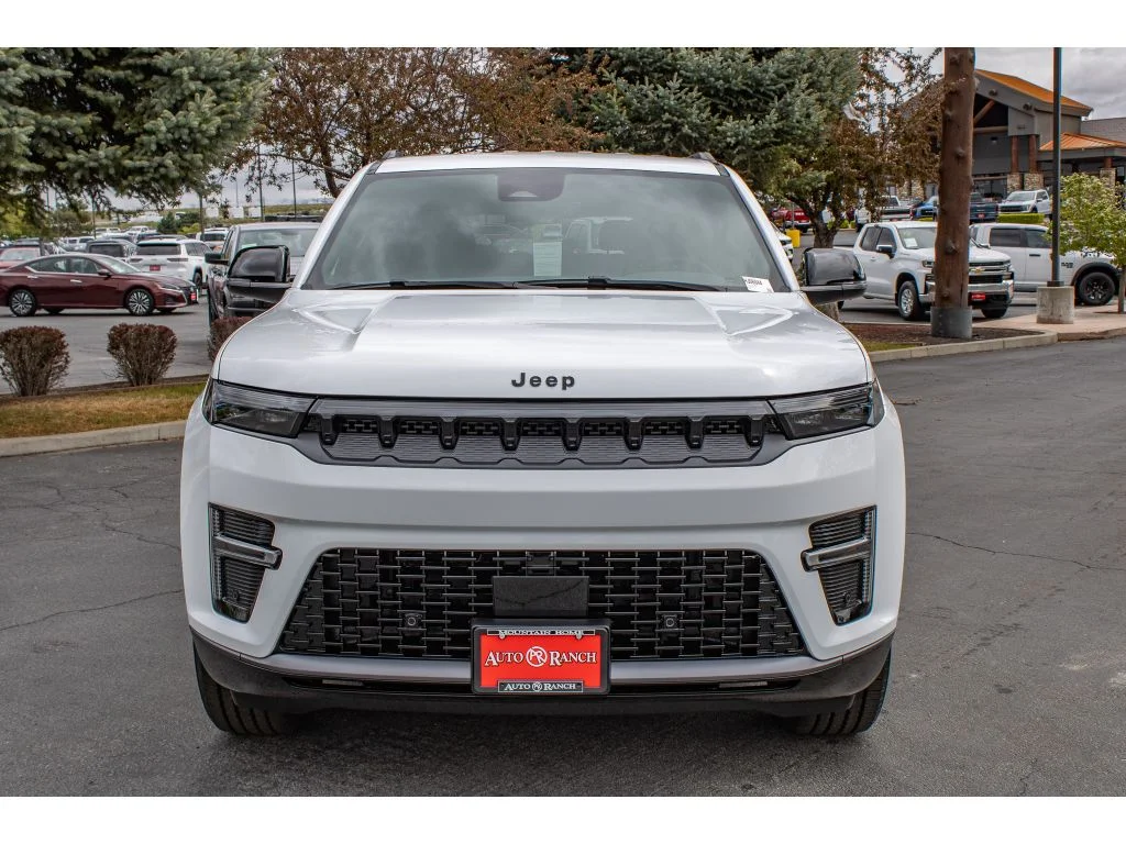 New 2026 Bright White Clear-Coat Exterior Paint Jeep Limited Altitude image 3