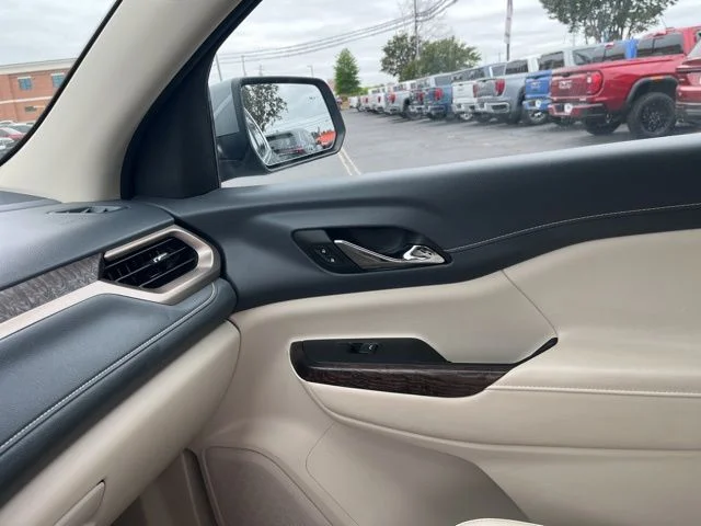 Used 2023 Silver GMC Denali image 33