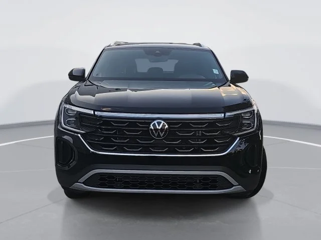 Used 2026 Black Volkswagen SE image 8