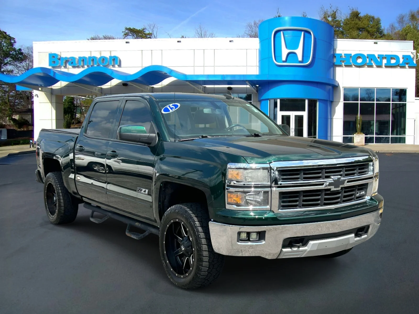 Used 2015 Green Chevrolet 4WD Crew Cab 143.5 LT w/2LT image 1