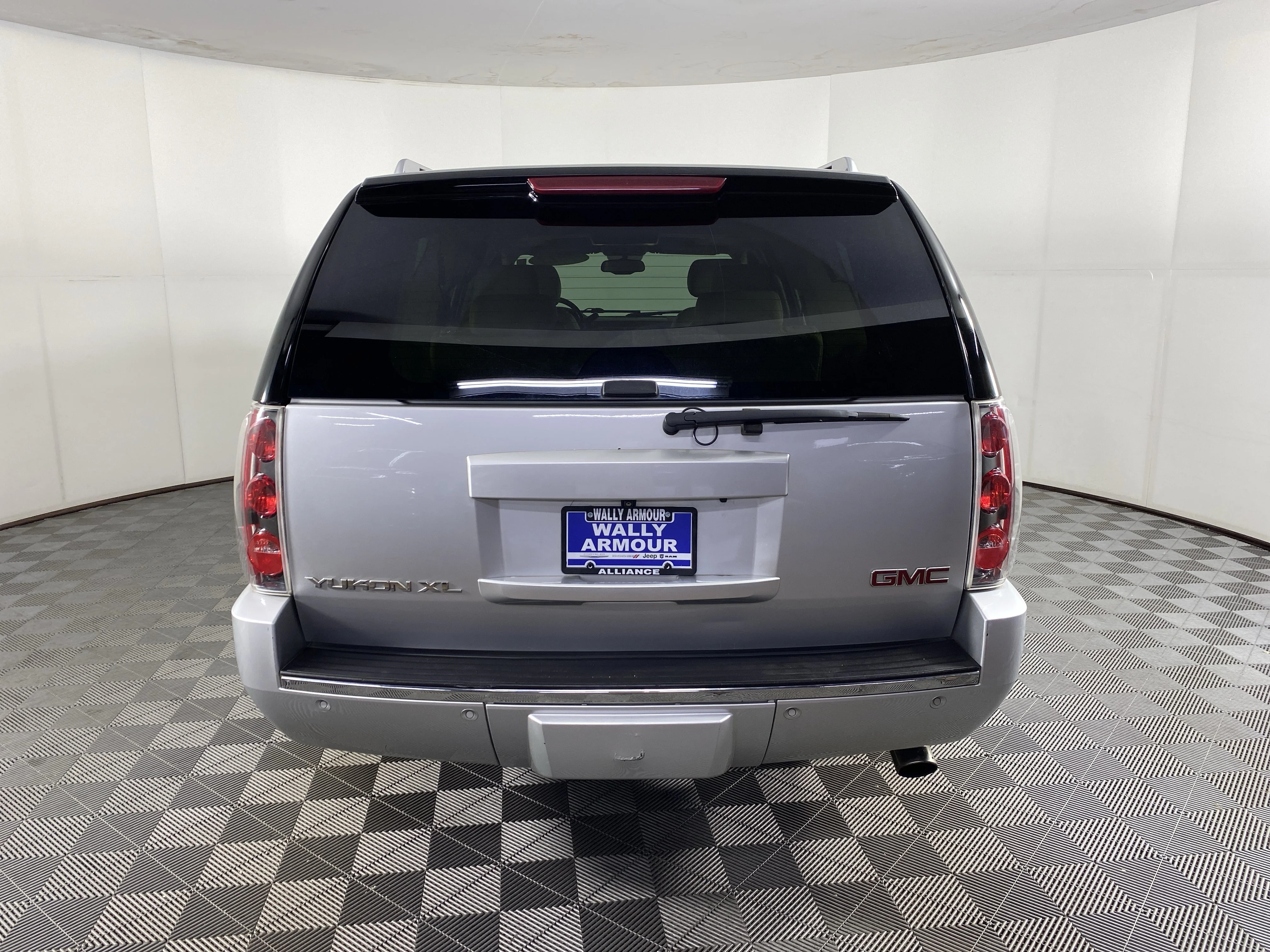 Used 2013 Quicksilver Metallic GMC  image 7