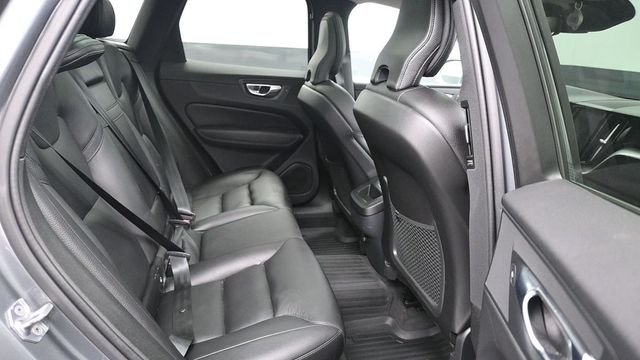 Used 2019 Gray Volvo T6 Momentum image 15