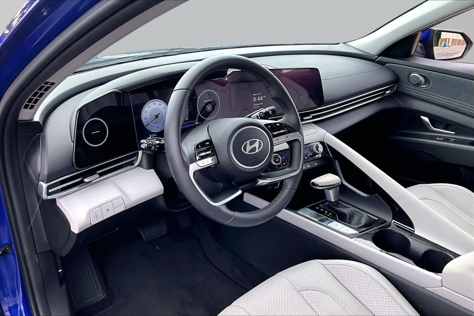 2025 Hyundai Elantra Limited - Photo 32