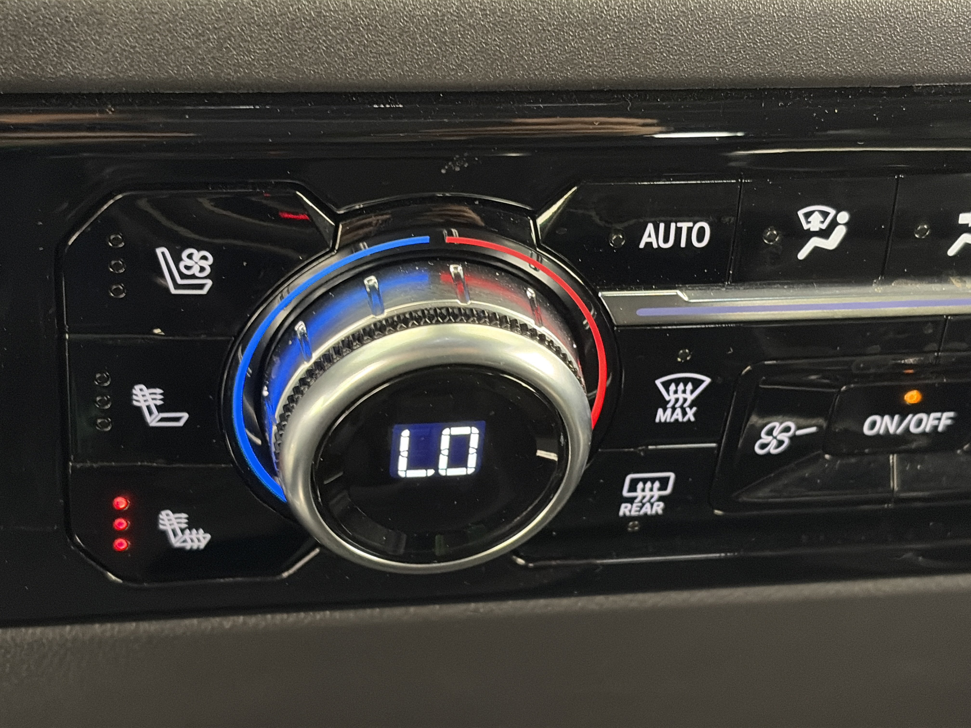 2024 GMC Sierra 1500 SLT - Photo 27