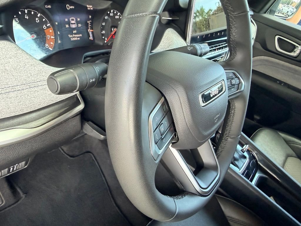 Used 2024 White Jeep Latitude image 18