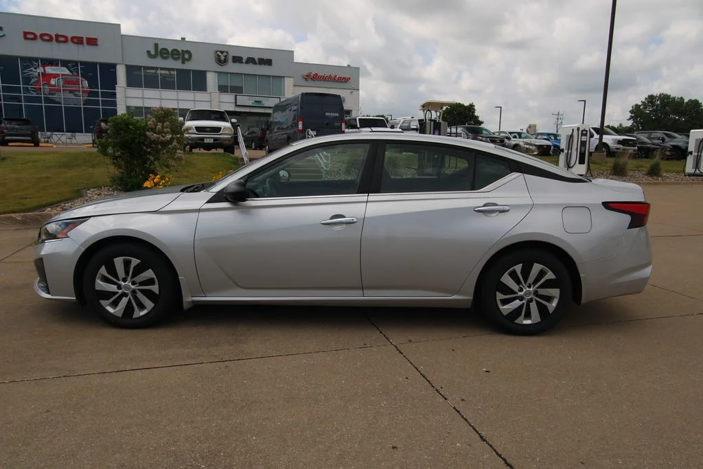 Used 2024 Silver Nissan 2.5 S image 15