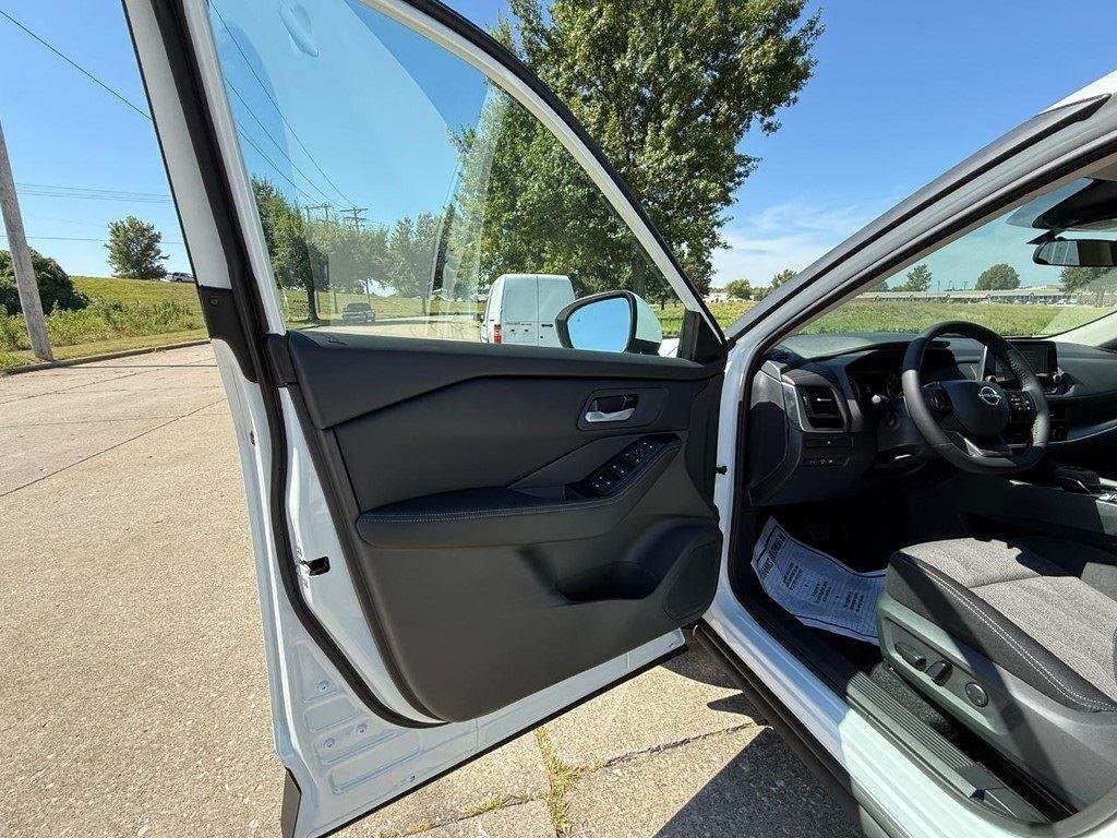 2026 Nissan Rogue SV - Photo 17