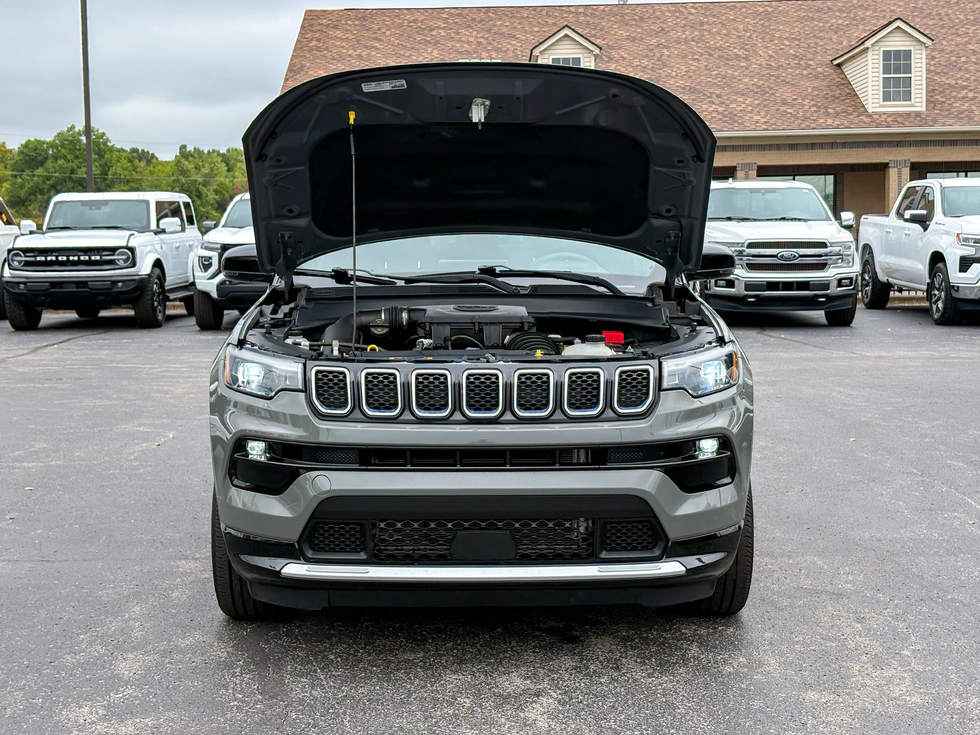 Used 2023 Gray Jeep Limited image 33