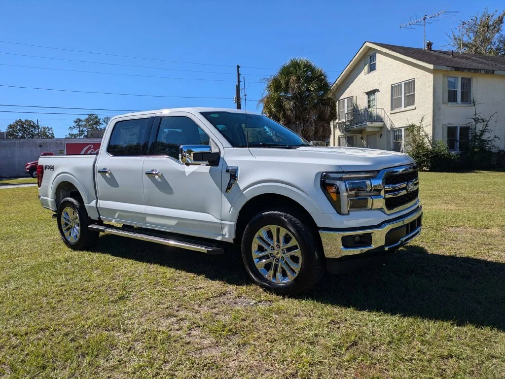 New 2026 Oxford White Ford Lariat image 2