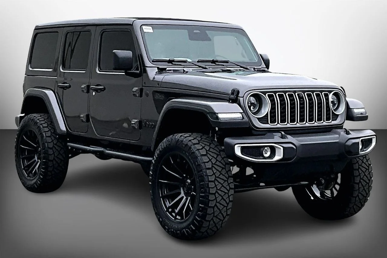 New 2026 Granite Crystal Metallic Clear-Coat Exterior Paint Jeep Sahara image 2