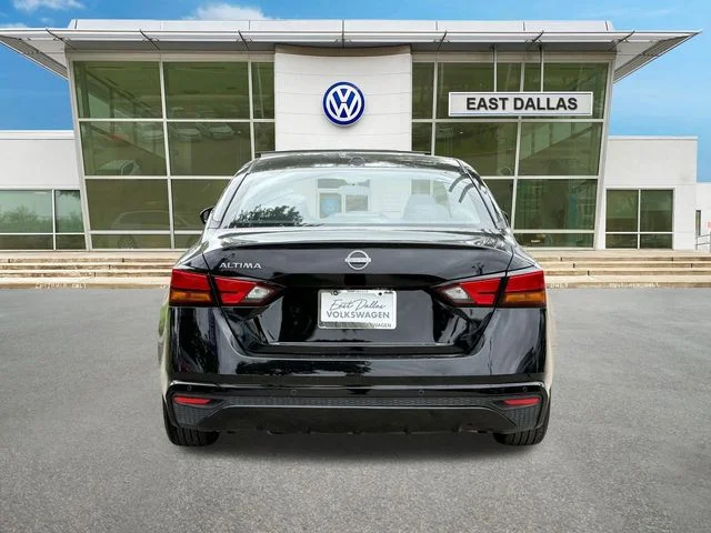 Used 2025 Black Nissan 2.5 SV image 4
