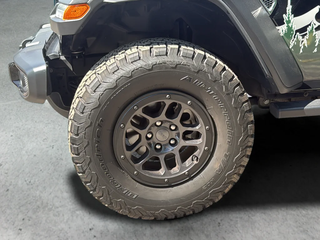Used 2023 Black Jeep High Tide image 24
