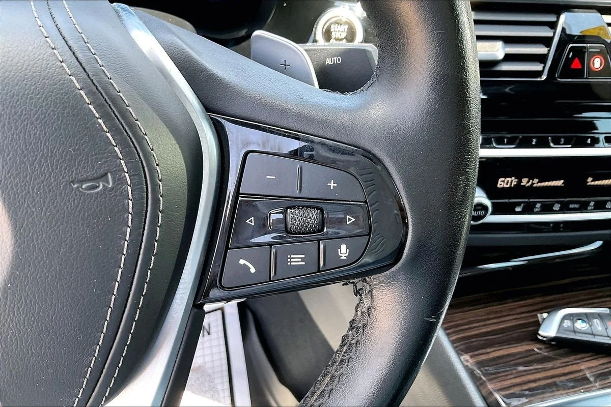 Used 2022  BMW i xDrive image 12