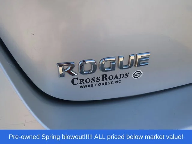 Used 2010 Silver Nissan SL image 12
