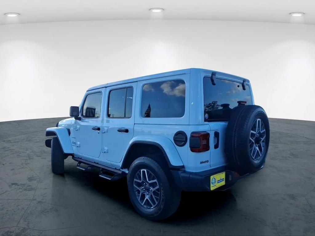 Used 2024 White Jeep Sahara image 13