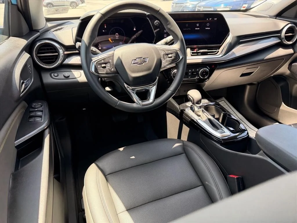 Used 2025 Blue Chevrolet ACTIV image 7