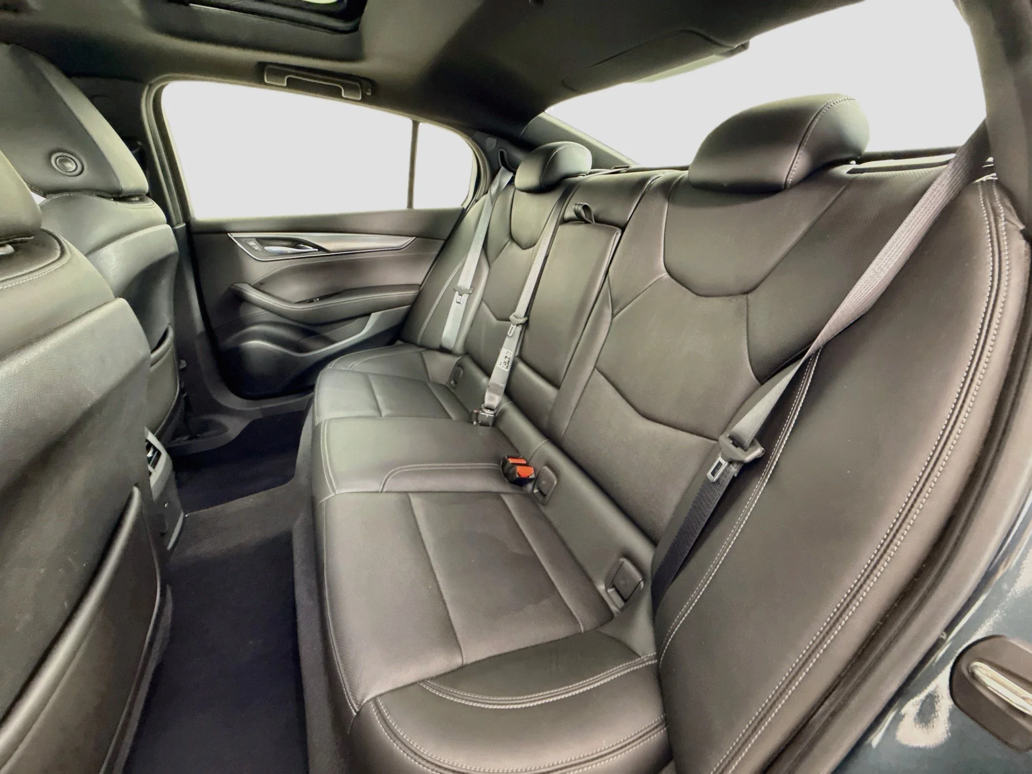 Used 2020 SHADOW METALLIC Cadillac Premium Luxury image 26