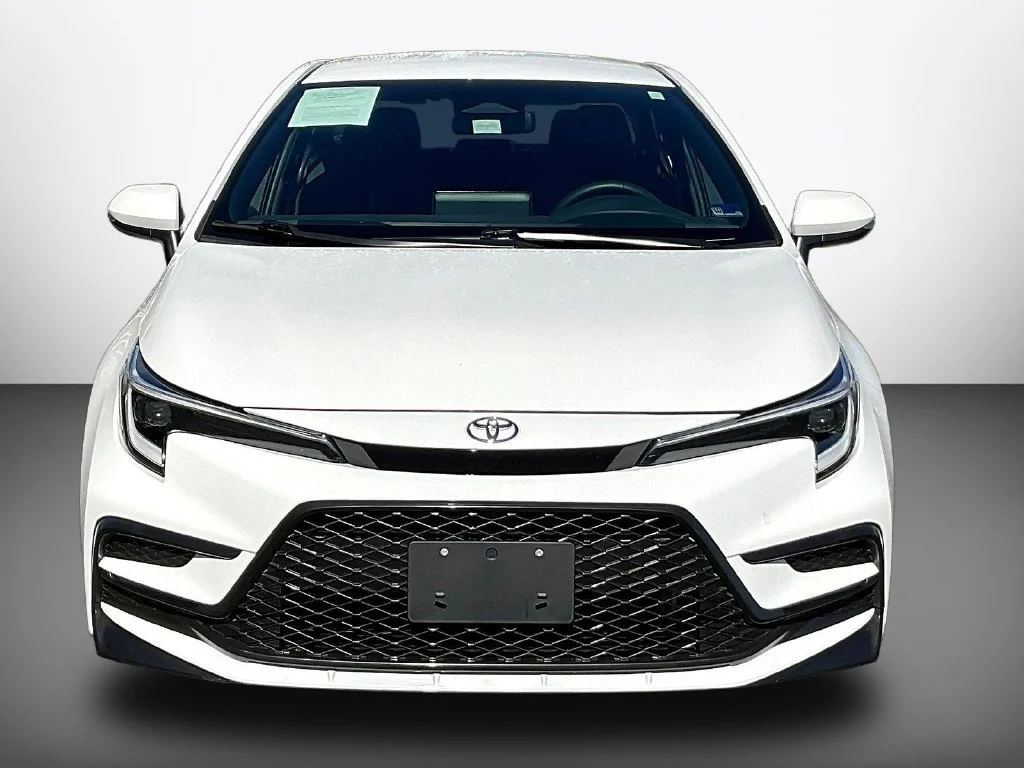 Used 2026 Ice Toyota SE image 2