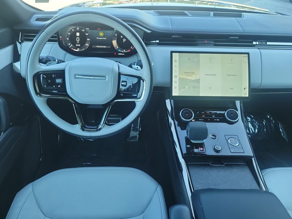 Certified Used 2023 Blue Land Rover SE Dynamic image 18