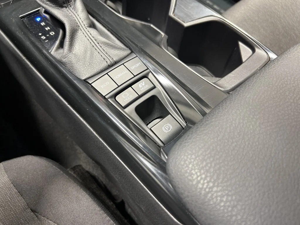 Used 2025 White Toyota LE image 38