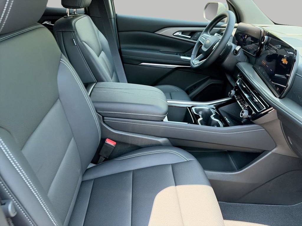 2027 Chevrolet Traverse LT - Photo 9