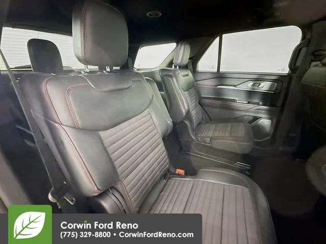 New 2026 Star White Metallic Tri-Coat Ford ST-Line image 30