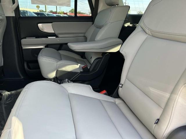 New 2027 Star White Metallic Tri-Coat Ford MAX Active image 17