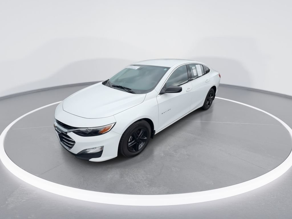 Used 2022 White Chevrolet LS image 4