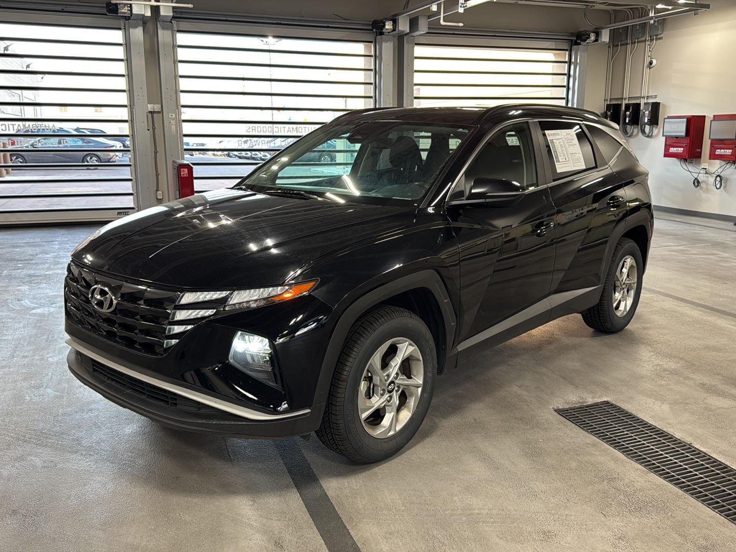 Used 2022 Phantom Black Hyundai SEL image 17