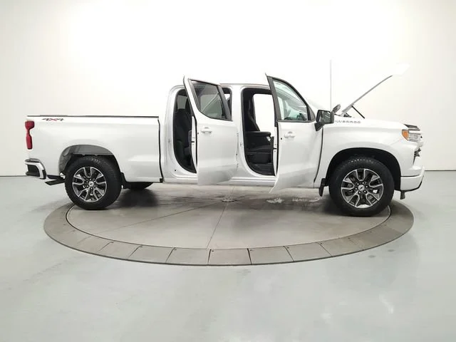 Used 2025 Summit White Chevrolet RST image 16