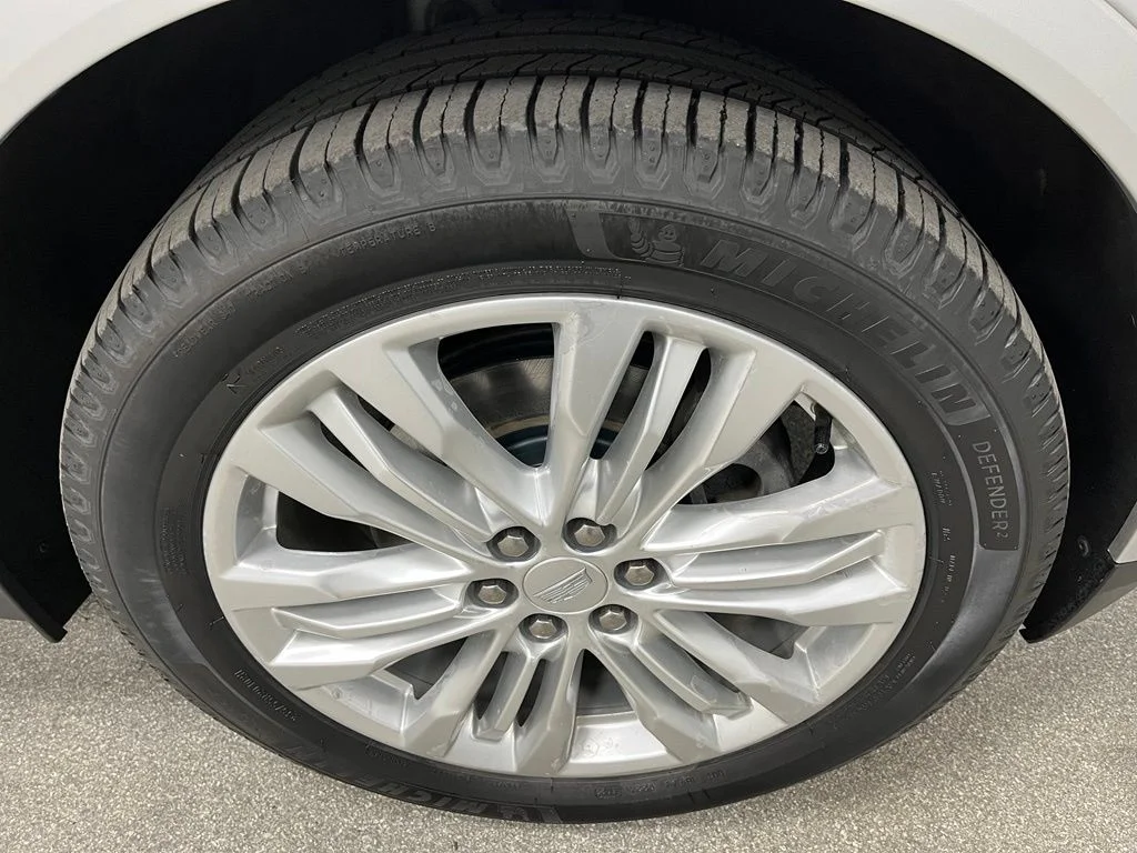 Used 2019 Silver Cadillac Premium Luxury image 16
