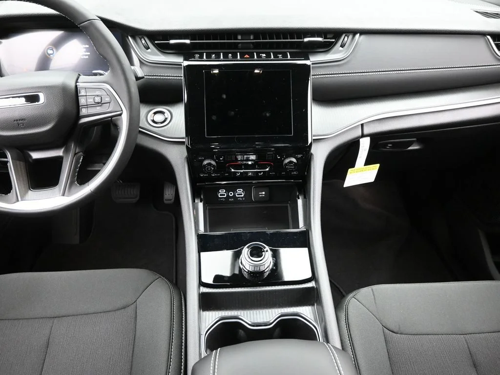 New 2025 Silver Jeep Laredo X image 15
