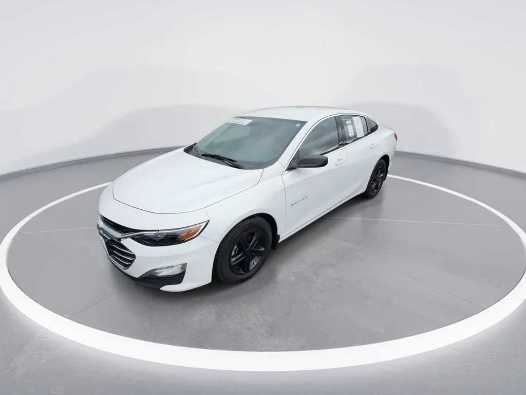 Used 2022 White Chevrolet LS image 4