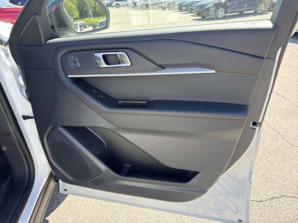 New 2026 White Ford Tremor image 30