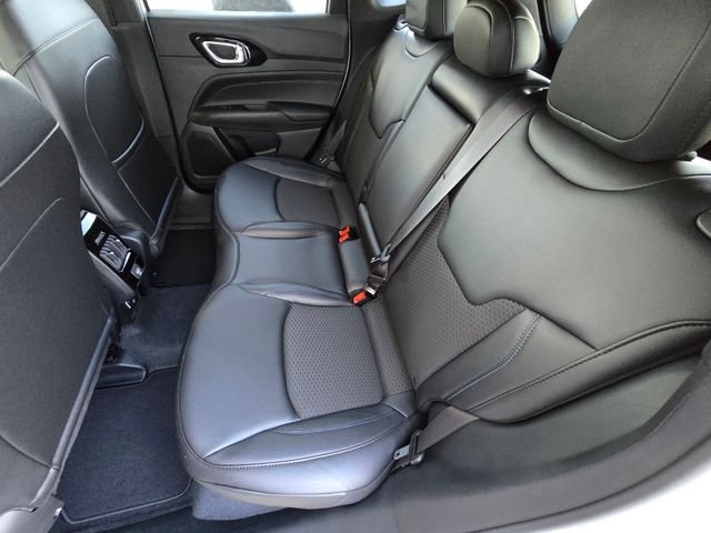 New 2026 Bright White Clearcoat Jeep Latitude image 22