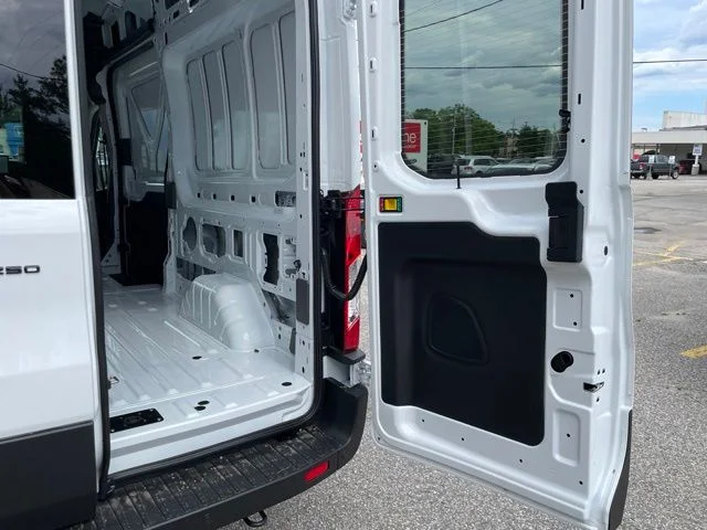 New 2026 OXFORD WHITE Ford Base image 48