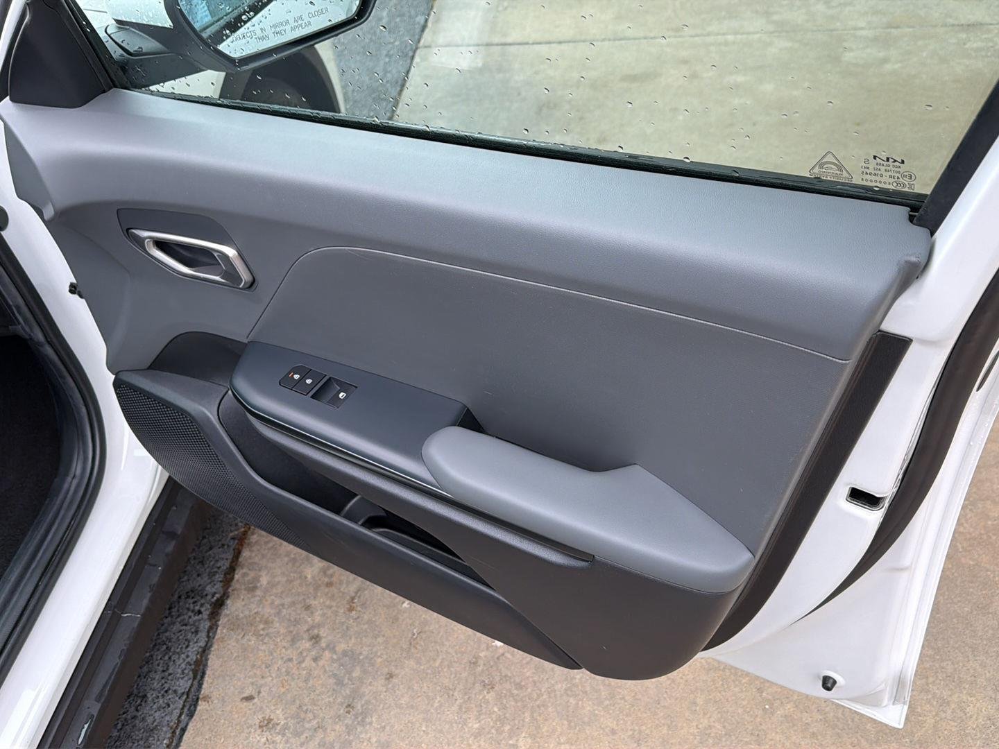 Used 2025 Snow White Pearl Kia LXS image 14