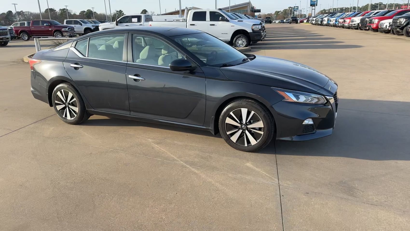 Used 2022 Storm Blue Metallic Nissan 2.5 SV image 3