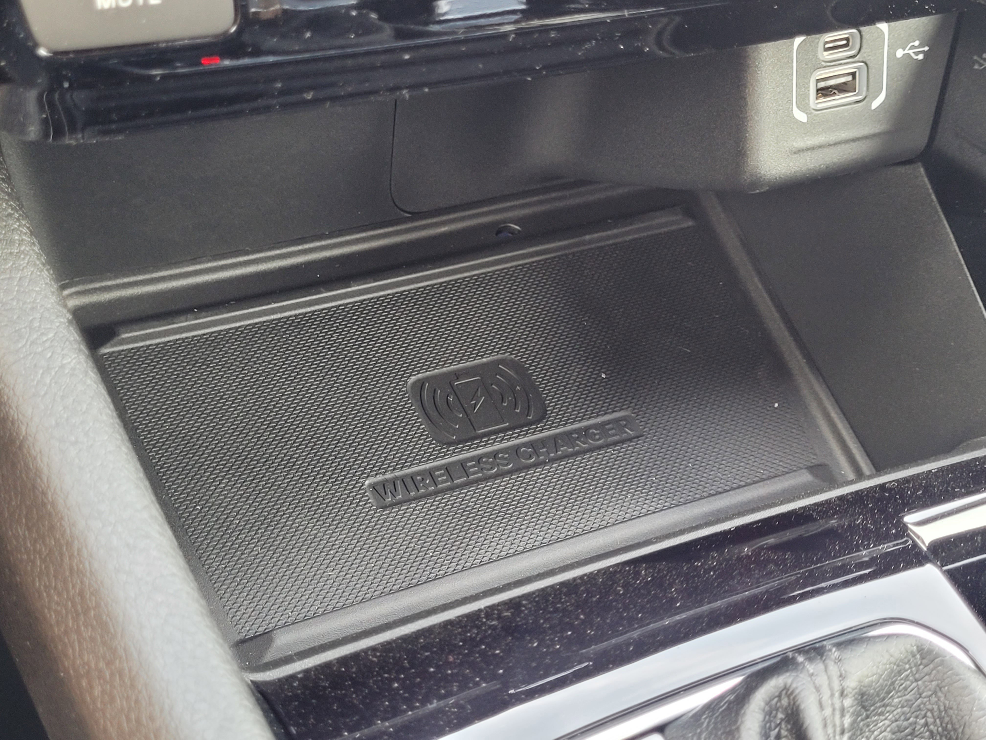 New 2026 Diamond Black Crystal Pearlcoat Jeep Latitude image 19
