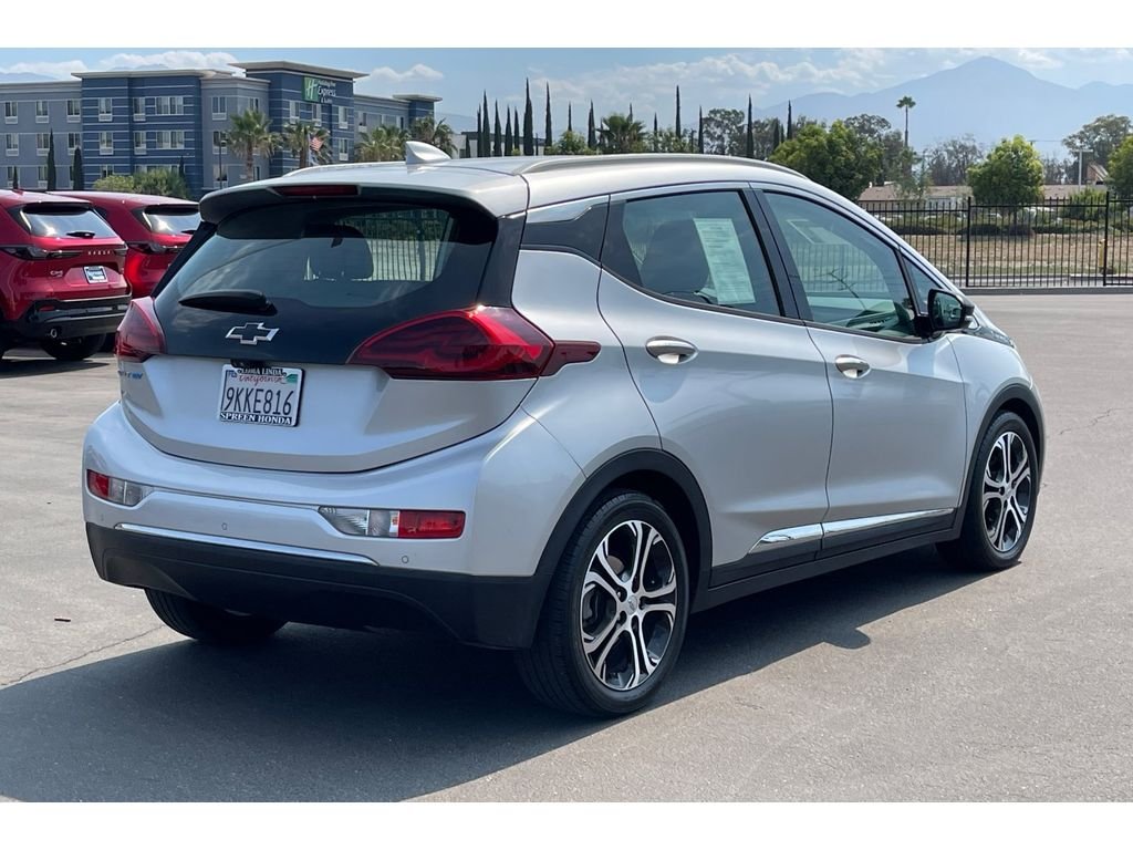 Used 2017 Silver Ice Metallic Chevrolet Premier image 6