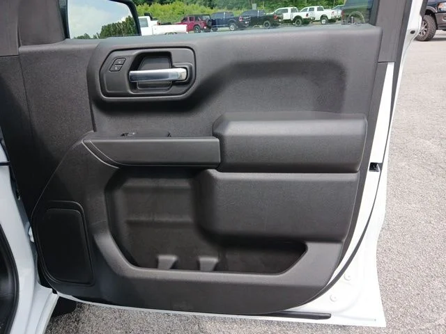 Used 2025 White Chevrolet Custom image 31