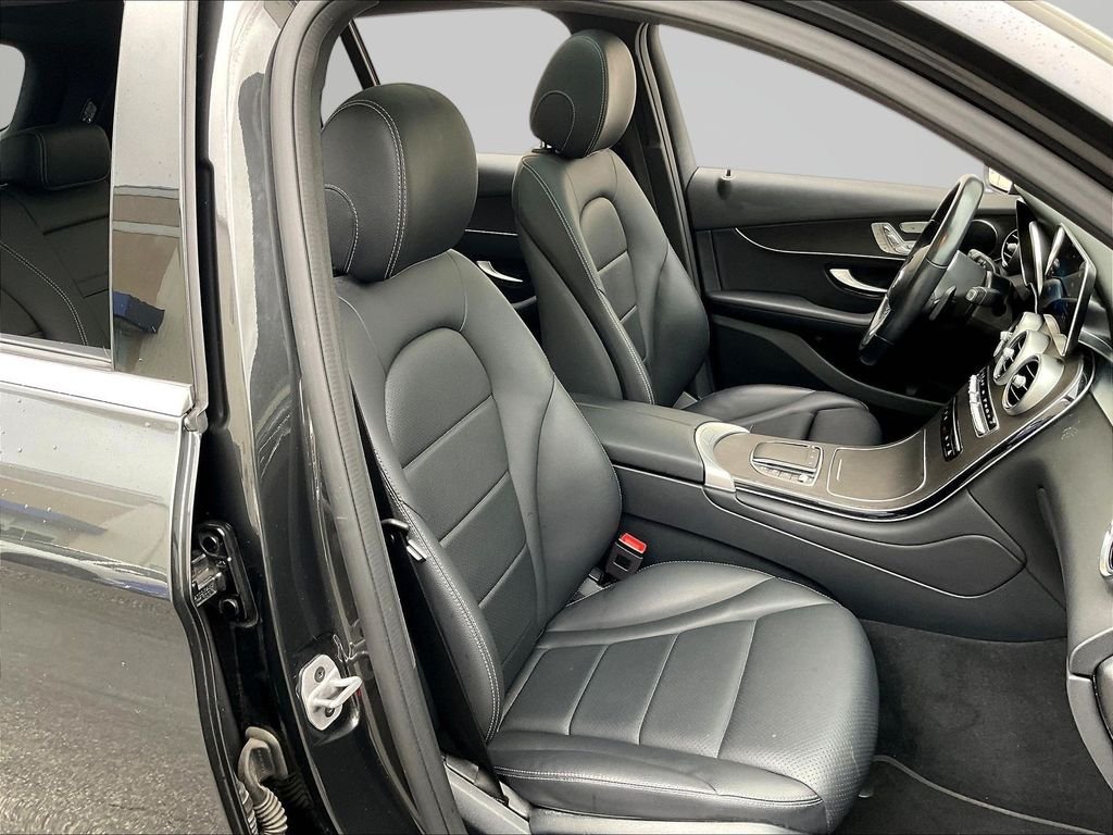 Used 2022 Black Mercedes-Benz GLC 300 image 28