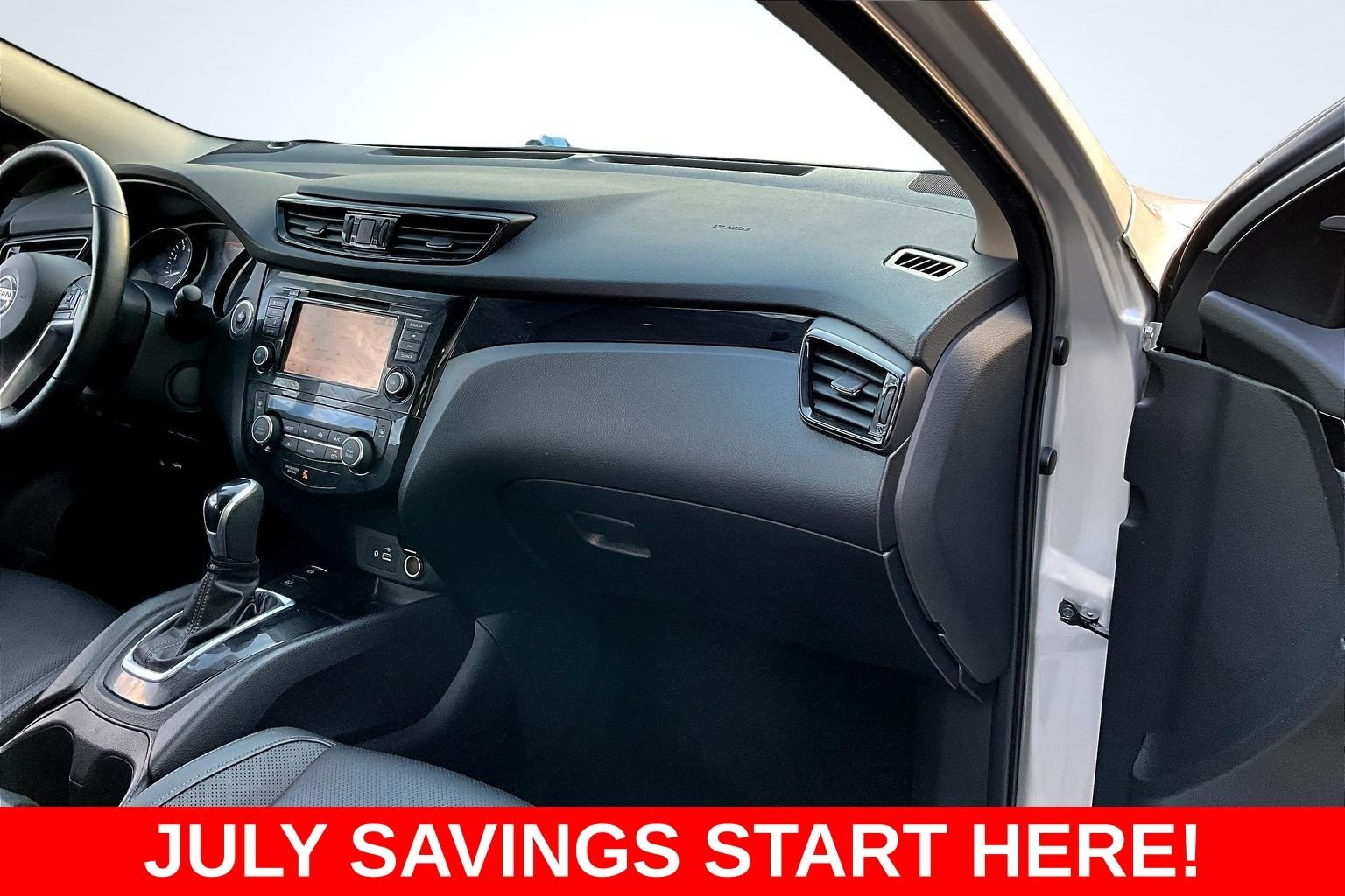 Used 2022 Silver Nissan SL image 34