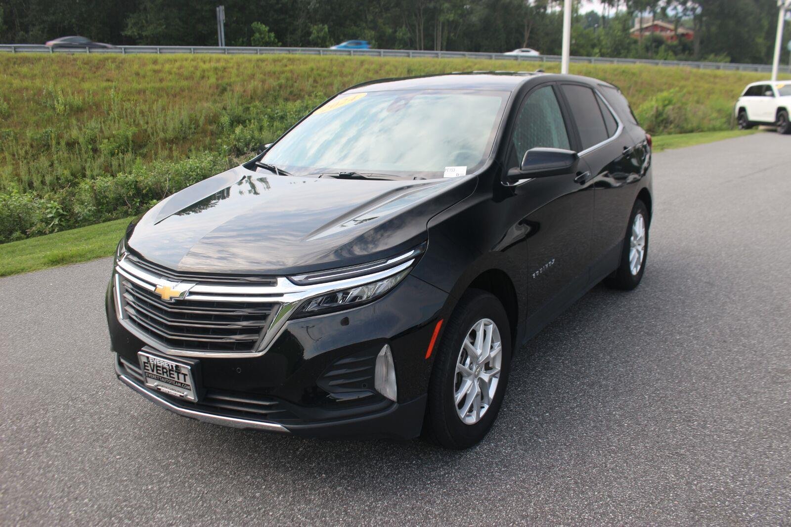 Used 2024 Mosaic Black Metallic Chevrolet LT image 4