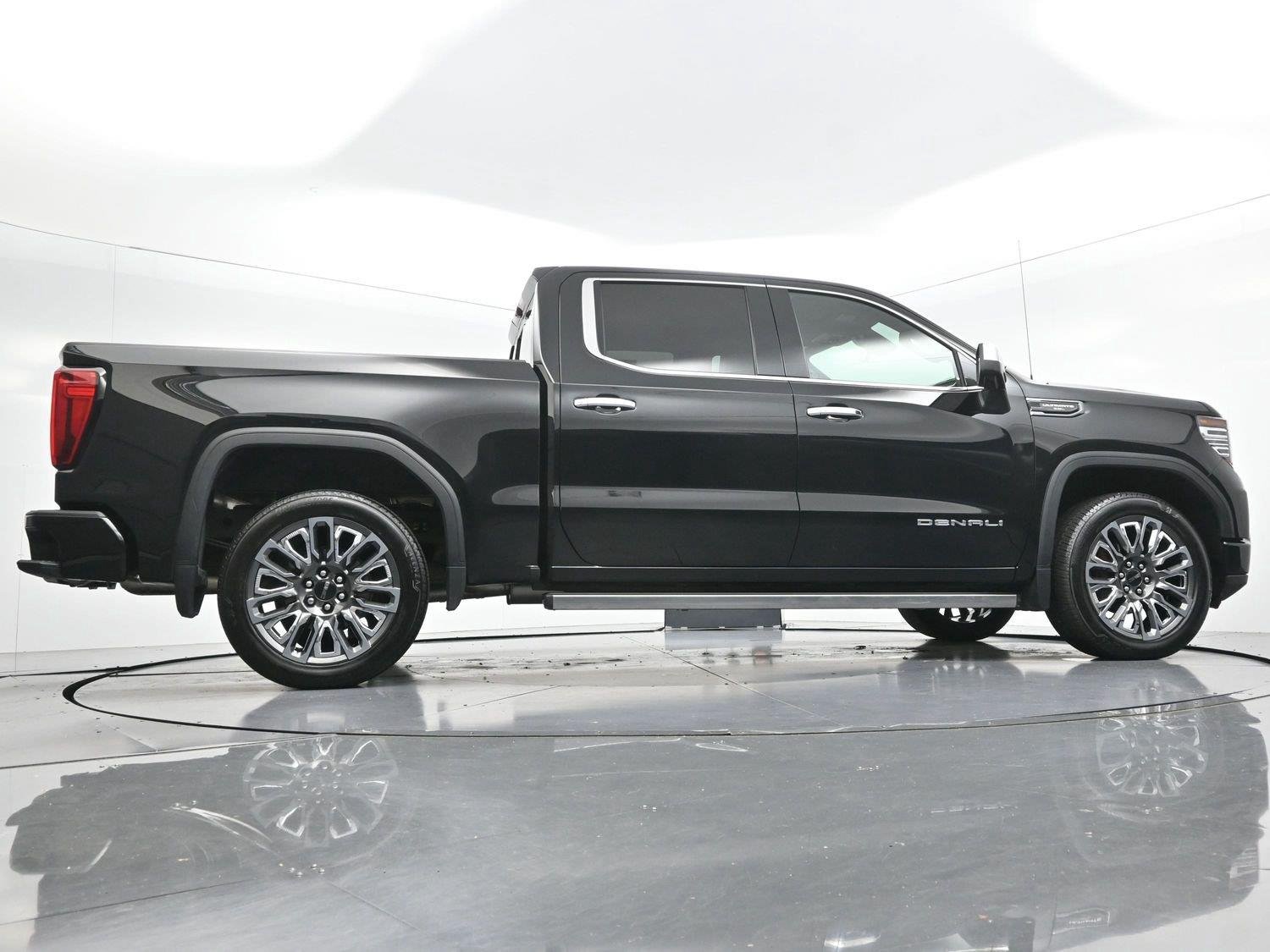 Used 2025 Onyx Black GMC Denali Ultimate image 55
