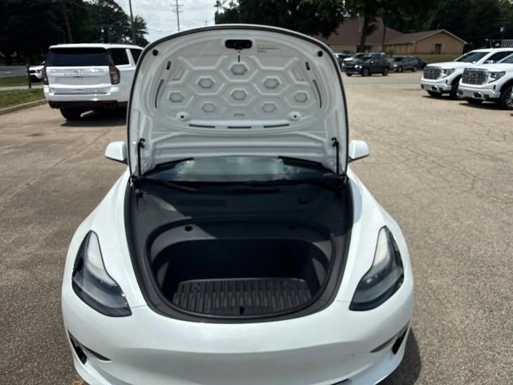 Used 2023  Tesla  image 33