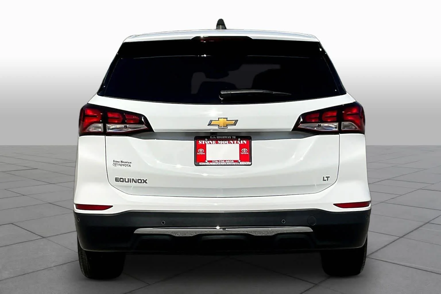 Used 2024 Summit White Chevrolet LT image 9
